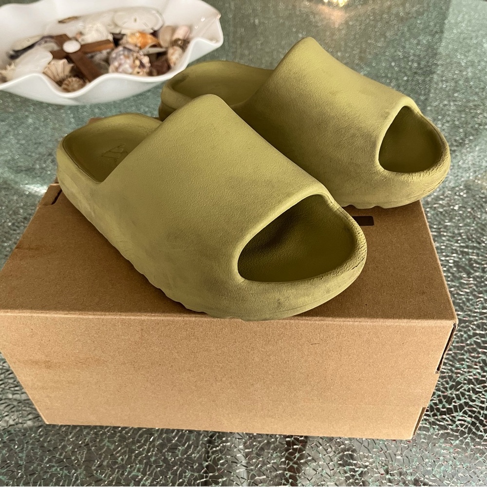 Yeezy slide resin